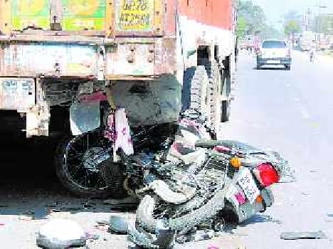 13 injured in road accidents